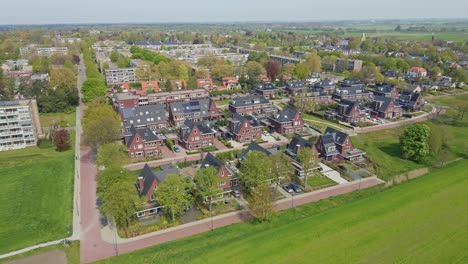 Beautiful-aerial-of-stunning-modern-suburban-neighborhood-with-photovoltaic-solar-panels-on-rooftops