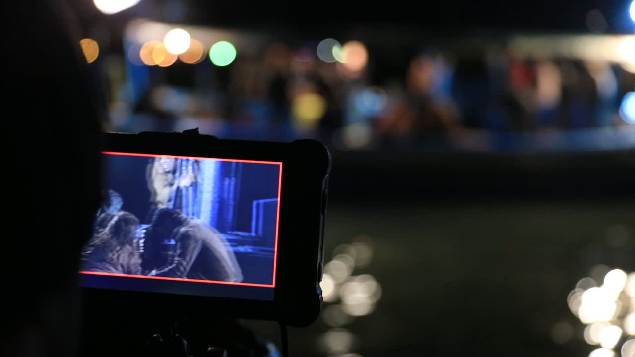 grabando un video en un barco en el mar