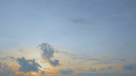 달한 일몰 풍경 자연의 놀라운 빛 구름빛 하늘