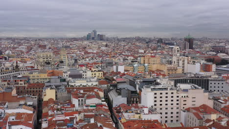 Vista-Aérea-Del-Centro-De-La-Ciudad-De-Madrid,-Zona-Densa-De-Edificios-Residenciales-Y-Comerciales.