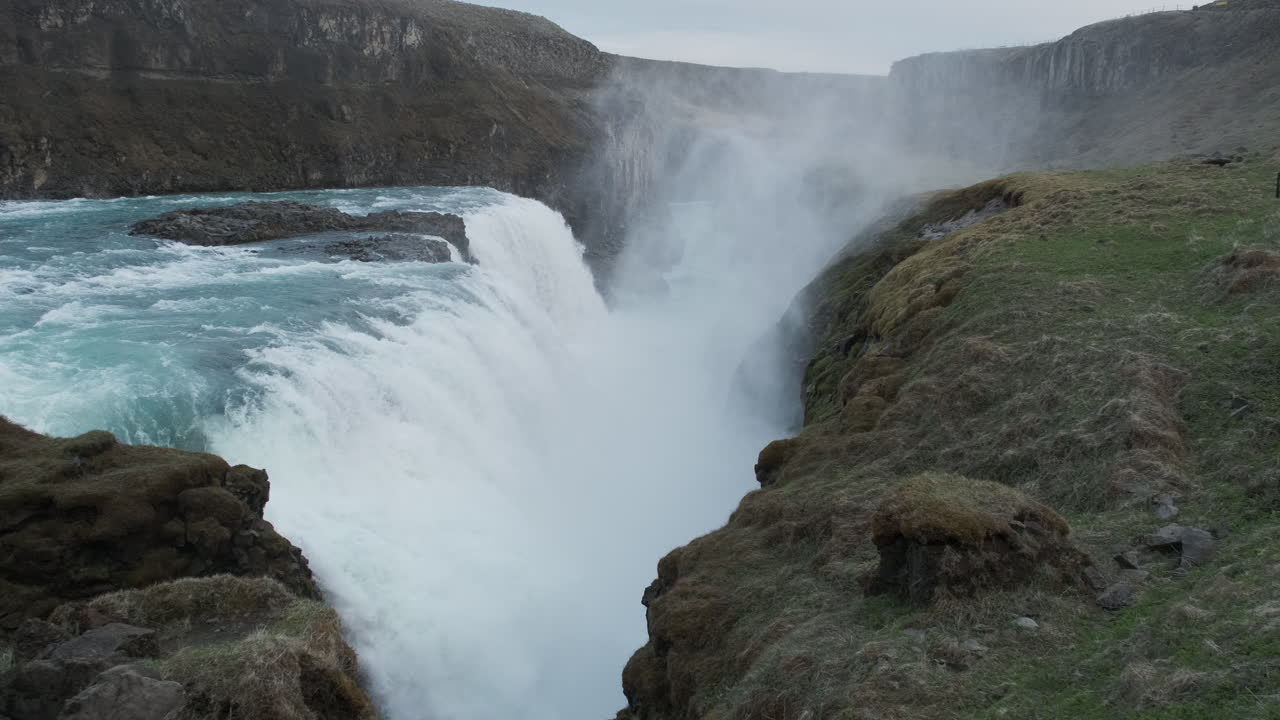 poderosa cascada de gullfoss en islandia