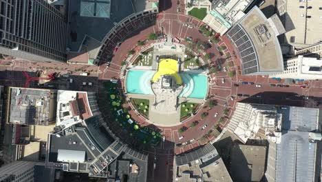 Indianapolis-Monument-Circle-–-Steigende-Luftaufnahme