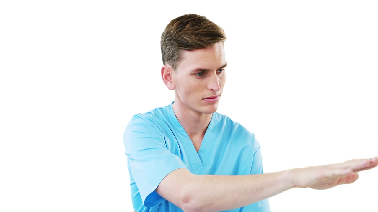 디지털 스크린을 사용하는 외과 의사