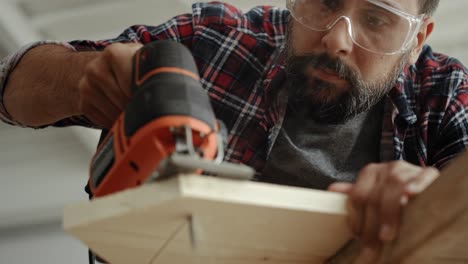 Video of carpenter sawing wood with an electric jigsaw