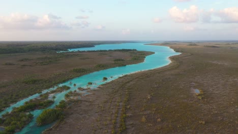 Bacalar-Stromschnellen,-Stromschnellen-Von-Bacalar-In-Mexiko,-4k-Luftbild