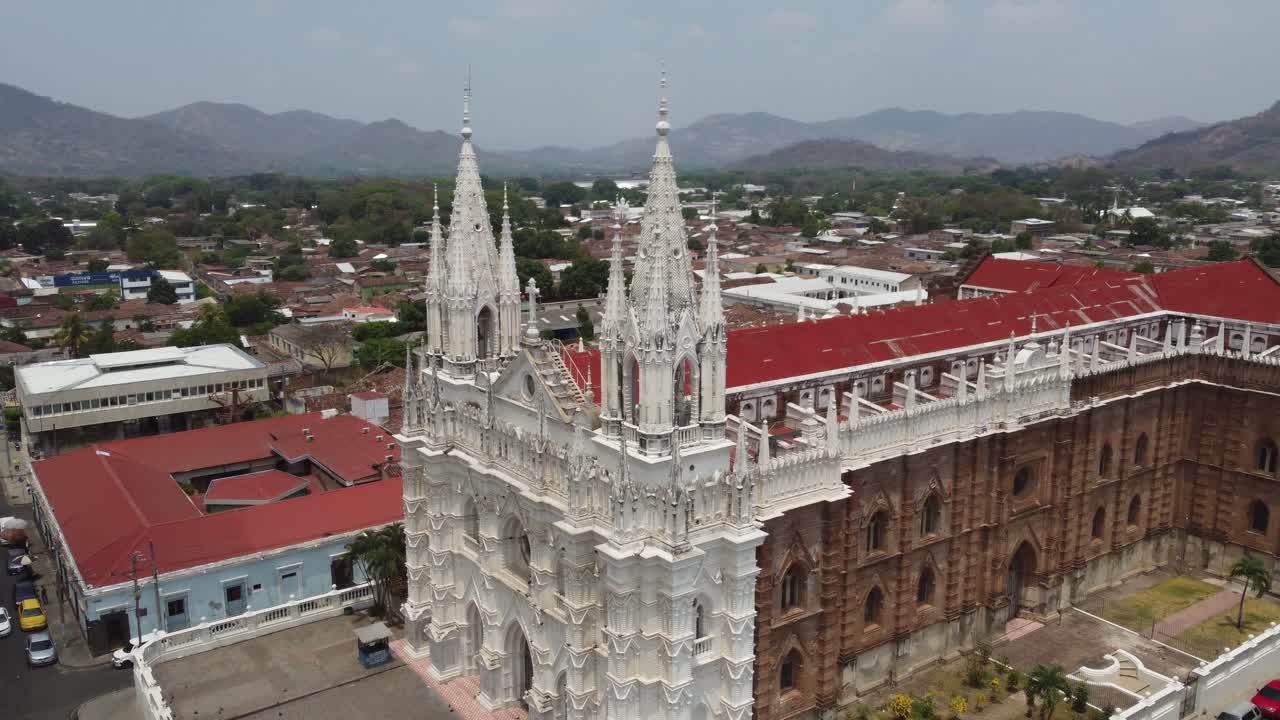 Aerial flight past front fa&ccedil;ade of Santa Ana Cathedral in El Salvador