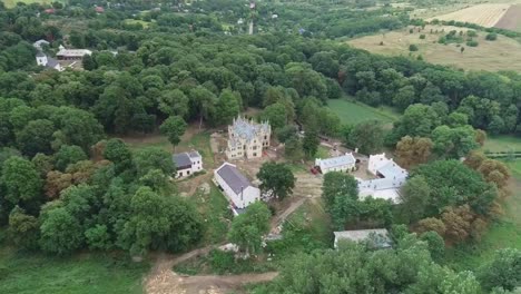 Impresionante-Casa-única-De-Sturza-De-La-Antigua-Familia-Noble-Moldava,-Rumania