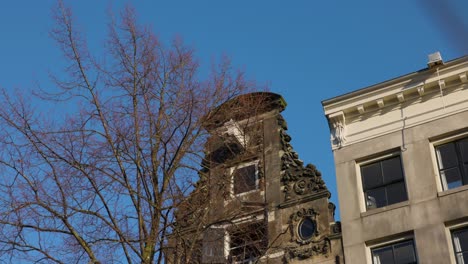 imagen idílica de la famosa y antigua casa en el keizersgracht, ámsterdam