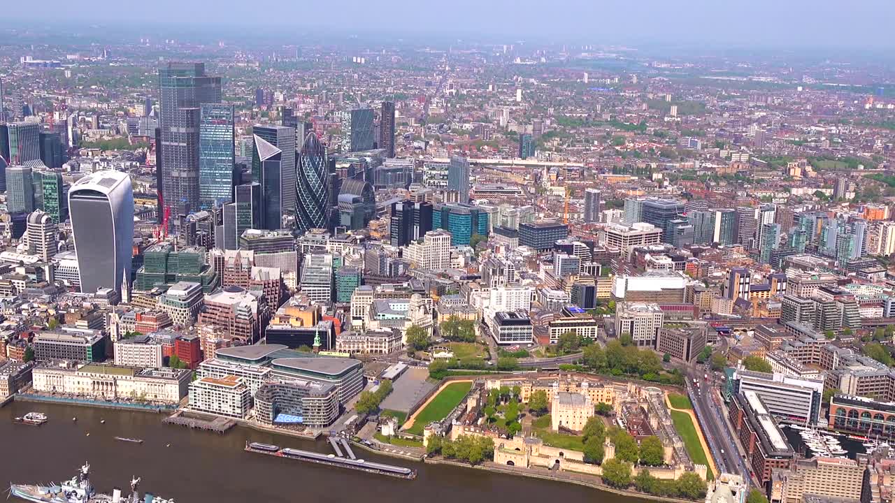 타워 브리지와 런던 타워에서 런던 타워 시까지의 공중 전망