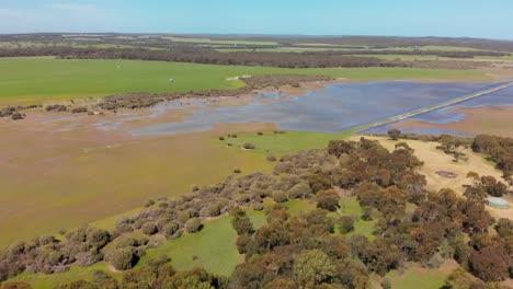 Vista-Aérea-Del-Paisaje-Del-Desierto-De-Humedales,-Isla-Canguro,-Australia