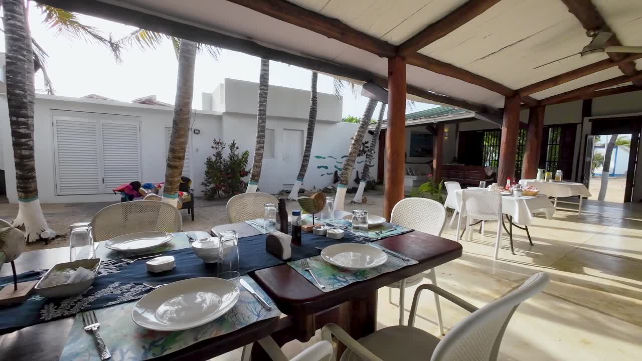 테이블 세트 아침 식사 식민지 해변 하우스 카리브 스타일, 휴가 개념