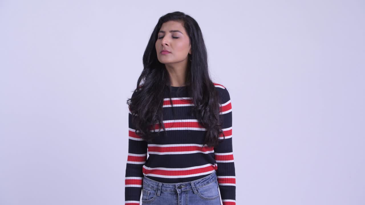 joven y hermosa mujer india