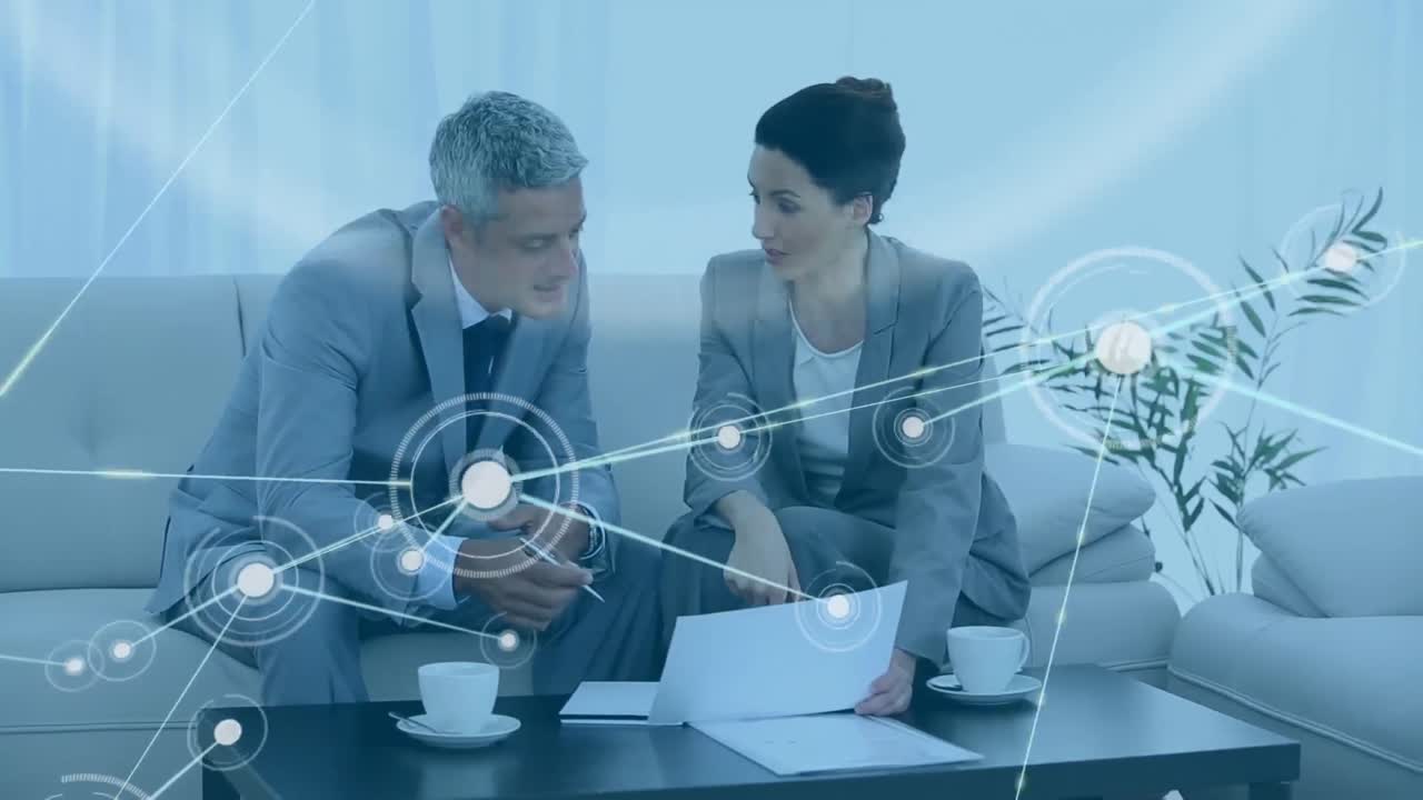 다양한 비즈니스맨과 비즈니스맨이 토론하는 연결망의 활성화