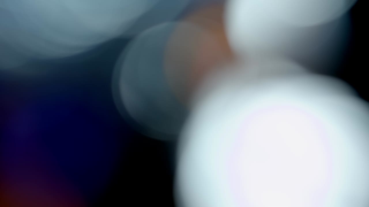 imágenes de fugas de luz multicolor sobre fondo negro, transiciones de superposiciones de fugas de destellos de lente