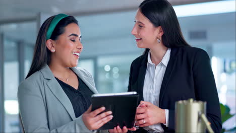 mujeres de negocios felices, tableta