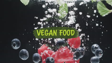 animación de texto de comida vegana sobre fruta que cae en el fondo del agua