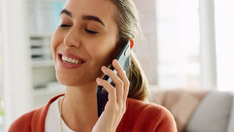 mujer feliz, llamada telefónica y conexión wifi