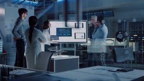 ingenieros reunidos en un laboratorio de investigación tecnológica: una ingeniera lidera una presentación utilizando una pizarra digital vertical, muestra el plan de la máquina, el análisis de datos y la red neuronal mientras sus colegas escuchan
