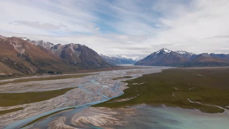 Vista-De-Pájaro-Del-Delta-Del-Río-Macaulay-En-El-Lago-Tekapo,-Nueva-Zelanda