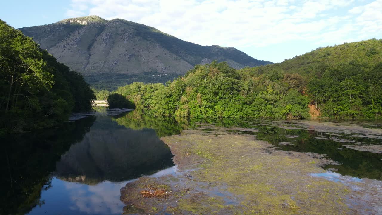 자연 보호 구역, 알바니아로 둘러싸인 파란 눈 bistrice 강 공중