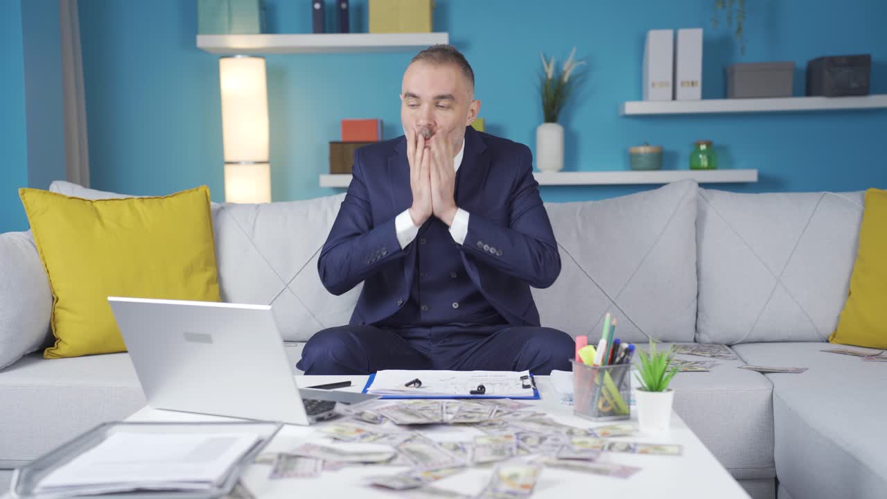 사업가는 돈이 많지만 불행합니다.