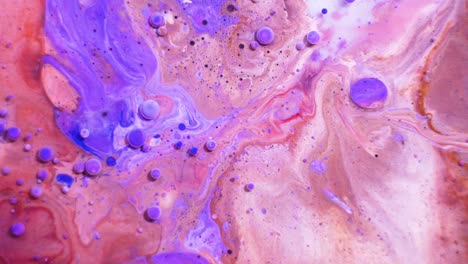 estructura fantástica de burbujas de colores. movimiento caótico. pintura de colores abstractos. vista superior