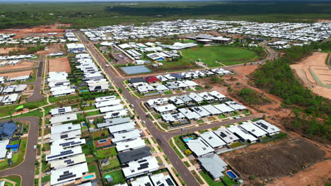 Nuevo-Desarrollo-De-área-Suburbana-Con-Subdivisión-Y-Terreno-Baldío-Listo-Para-Construir-Casas-Con-Drones-Aéreos