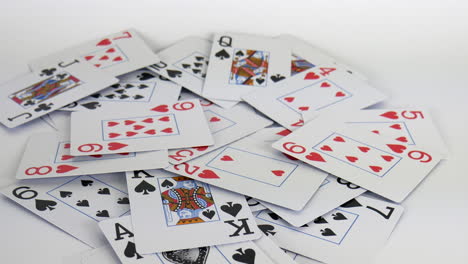 Jugando-A-Las-Cartas-Cayendo,-A-Través-De-La-Tarjeta,-Casino,-Juegos-De-Azar,-Juego,-Blackjack,-Conjunto,-Juguetón,-Cubierta,-Ilustración,-Jugador,-Animación