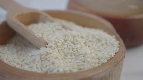 sesame seeds in wooden bowl