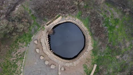 Natural-water-pool-spring,-Ein-Mokesh,-Israel,-drone-pulling-away-aerial-view