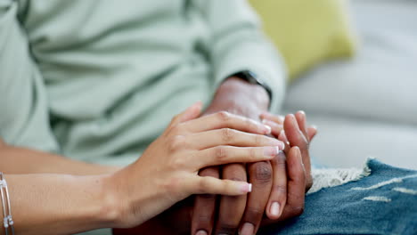 Pareja,-Amor-Y-Tomados-De-La-Mano-En-Casa