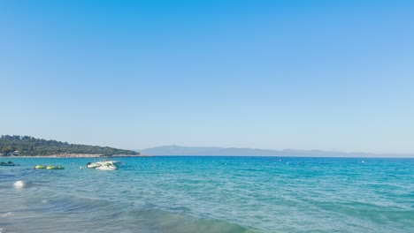 Clean-blue-flag-beaches-of-Halkidiki-Peninsula,-Greece