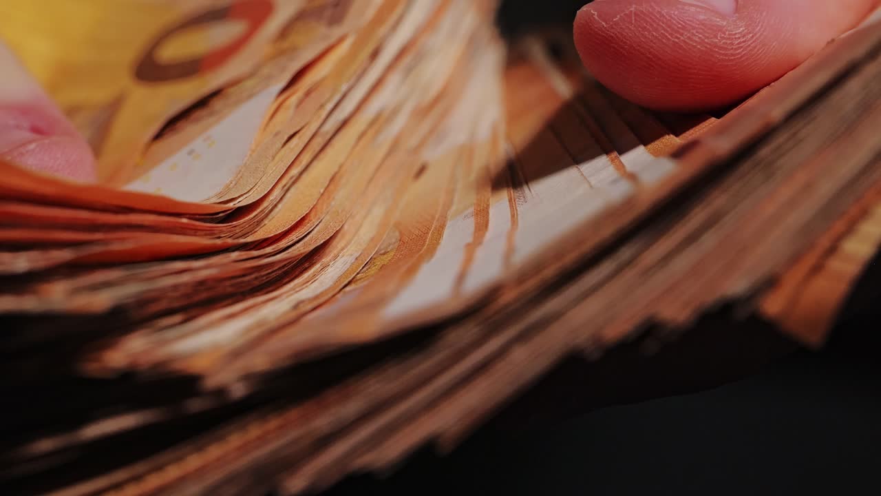 Slow motion counting of paper money, trust and financial tradition in Germany