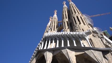 steadicam shot: the famous sagrada familia temple in the summer