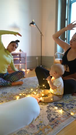 clase de yoga familiar en el hogar