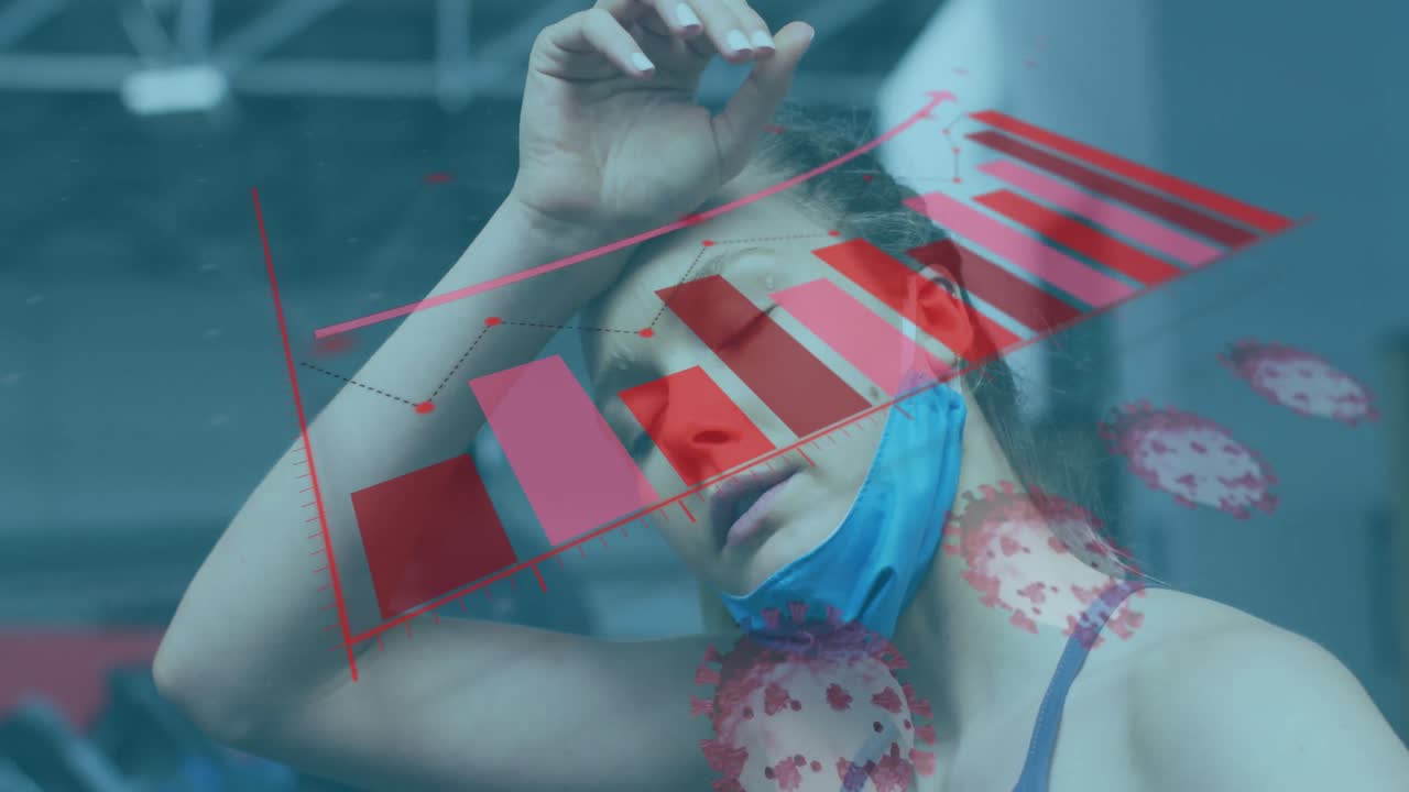 procesamiento de datos estadísticos de coronavirus contra una mujer caucásica cansada con la máscara bajada en el gimnasio