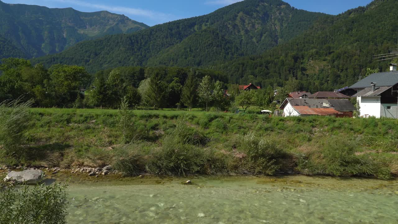 Góry i spokojne obrzeża uzdrowiska Bad Ischl.