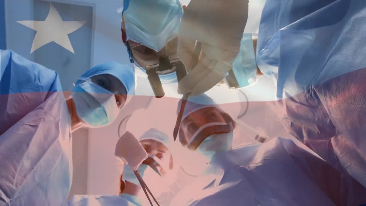 animación de la bandera de chile ondeando sobre los cirujanos con máscaras faciales