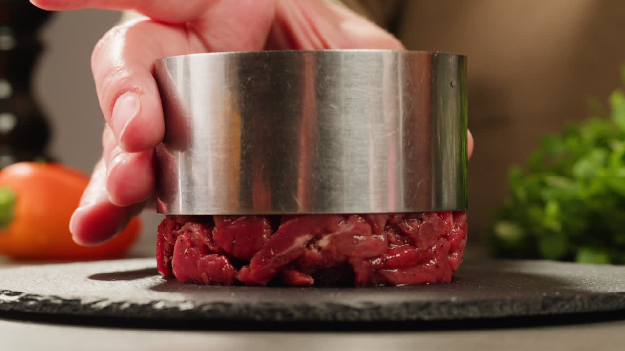 preparación del tartaro de carne de res