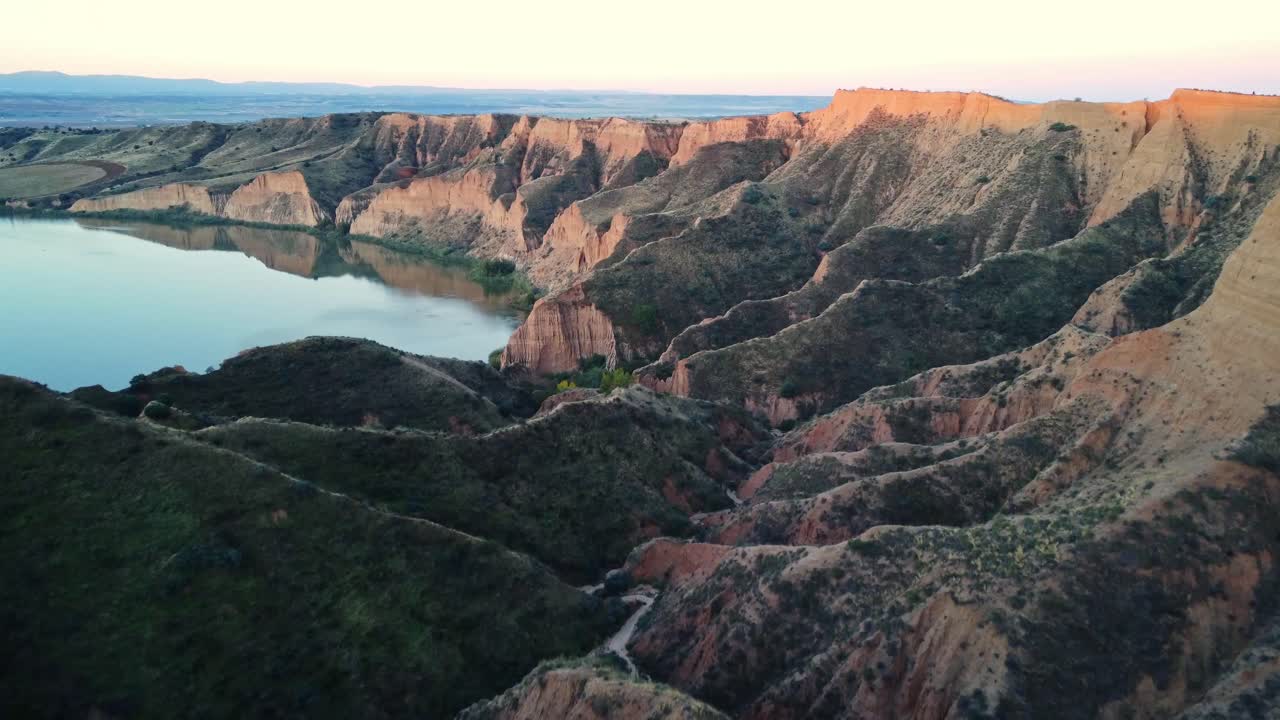 산 과 호수 의 경치 좋은 풍경