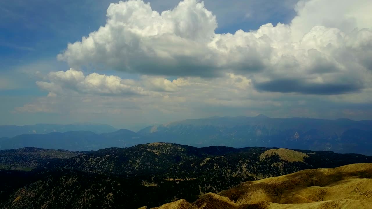 터키의 중부 아나톨리아 지역에 위치한 타흐탈리 산맥의 면