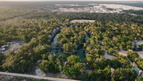 Vista-Panorámica-Aérea-De-Drones-Del-Complejo-Hotelero-Zamna-En-México