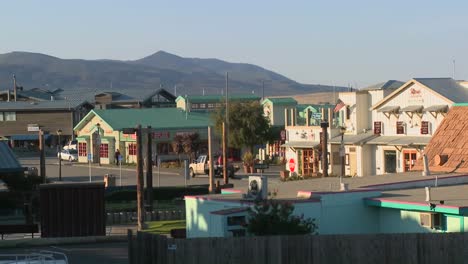 Eine-Straße-In-Der-Malerischen-Touristenstadt-Morro-Bay-An-Der-Zentralen-Küste-Von-Kalifornien