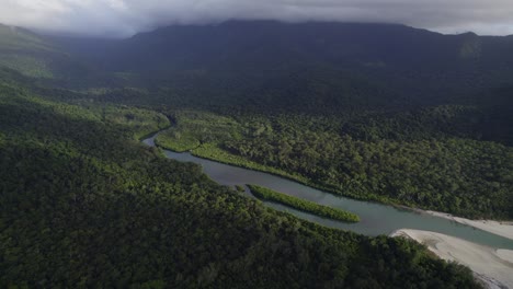 Vista-Panorámica-Del-Vasto-Paisaje-Forestal-En-El-Parque-Nacional-Daintree,-Tribulación-Del-Cabo,-Queensland,-Australia