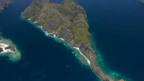 isla matinloc desde lo alto con múltiples tours de snorkel cerca de el nido, palawan, filipinas