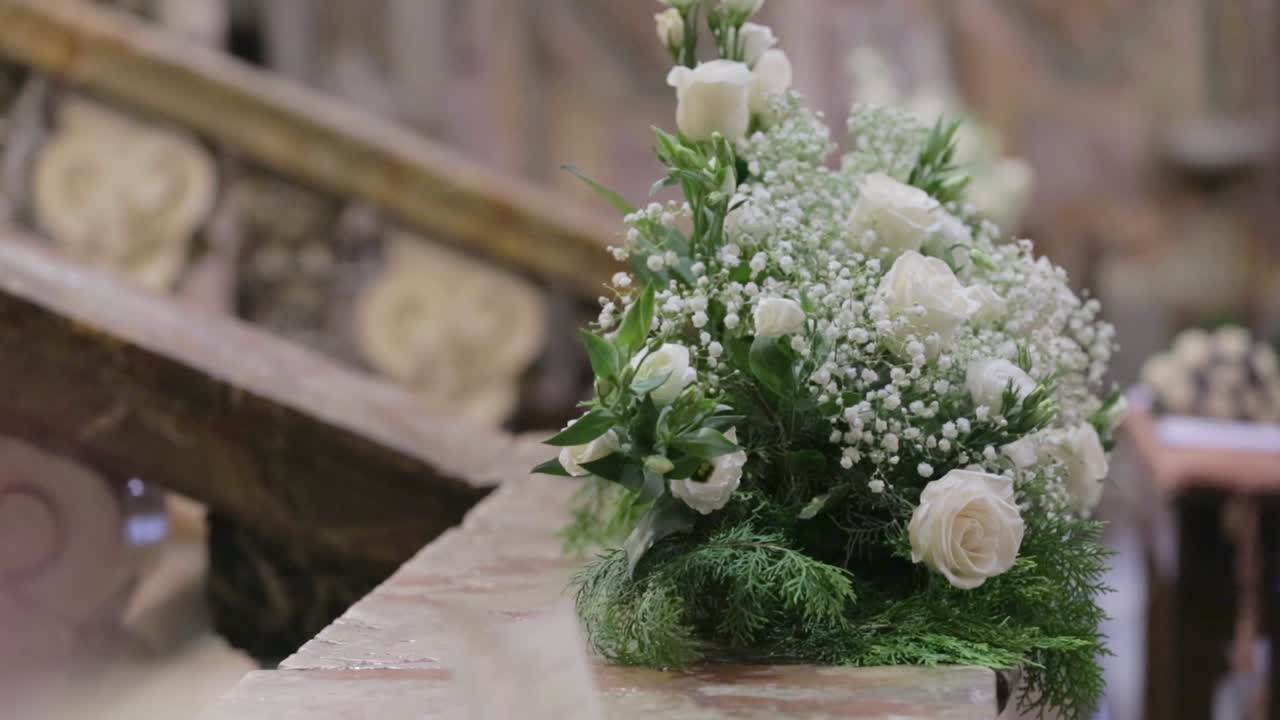 結婚式を彩る教会の花
