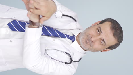 el video vertical del médico describe el lavado de manos.