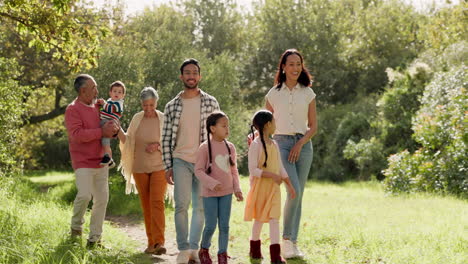 Paseos,-Naturaleza-Y-Gran-Familia-En-La-Naturaleza.