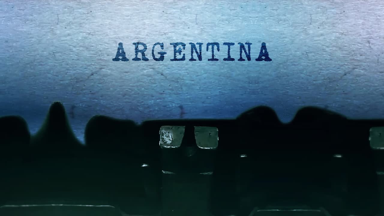 아르헨티나는 오래된 타자기에서 타이핑하고 있습니다.