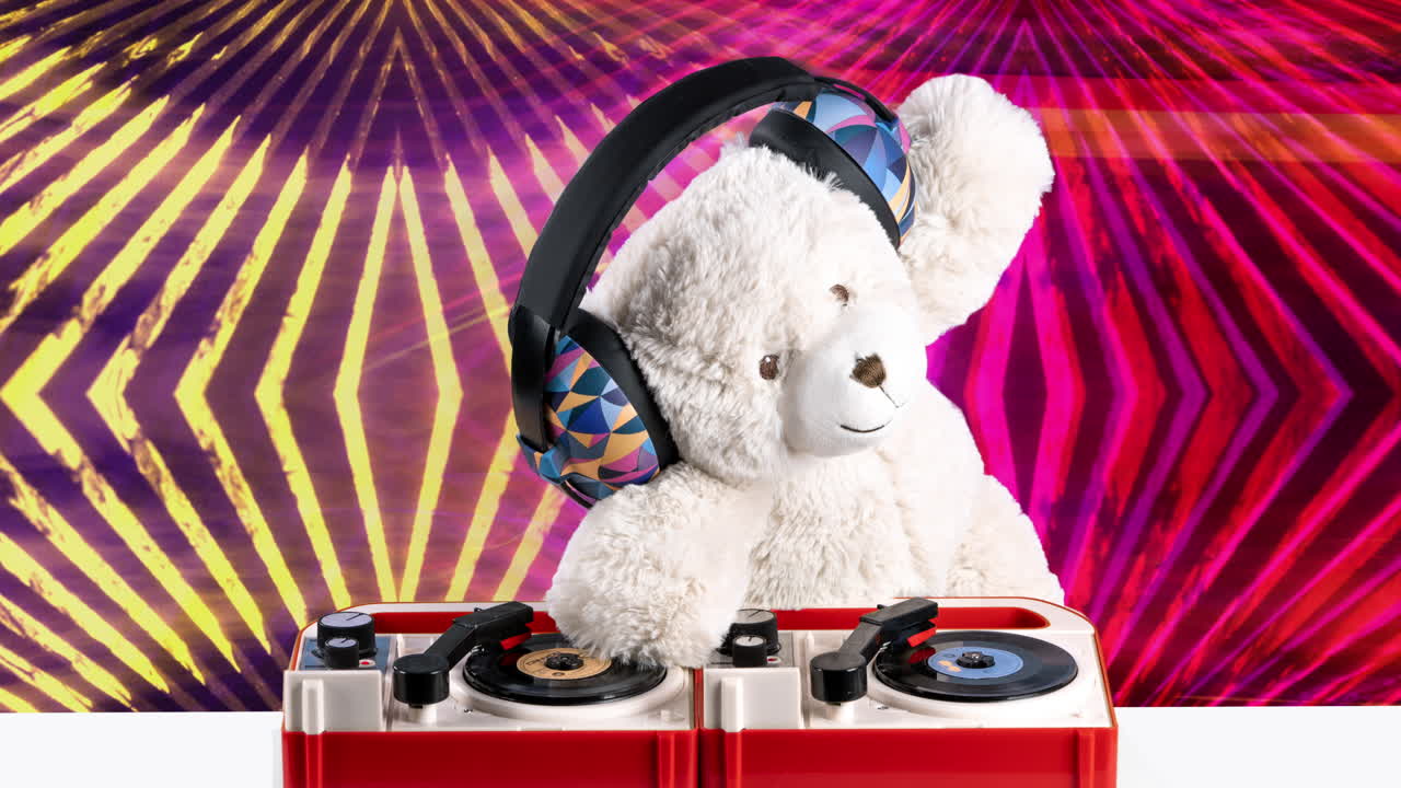 el dj del oso de peluche